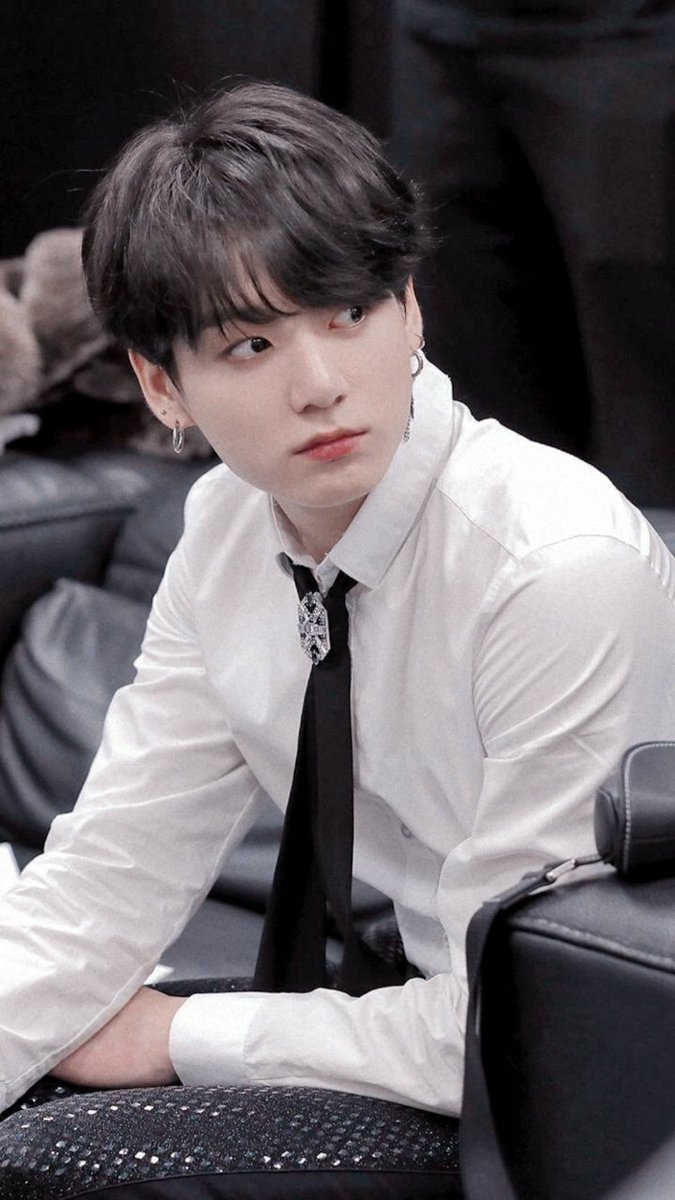 Fariba01449619's tweet photo. Jungkookaaa do not care about heaters cuz Army love you 💜💖#jungkookweloveyou #junkookisthebest #jk #bts_twt #BTSJK #goldenmaknae #JkPerfect https://t.co/xAffPM9PuN