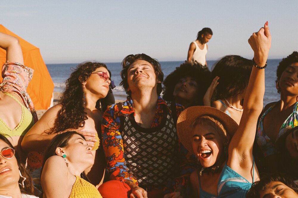 hsdaily's tweet photo. Harry on set for the #WatermelonSugar Music Video, by Keith Bennet. https://t.co/f6j7EidDzr