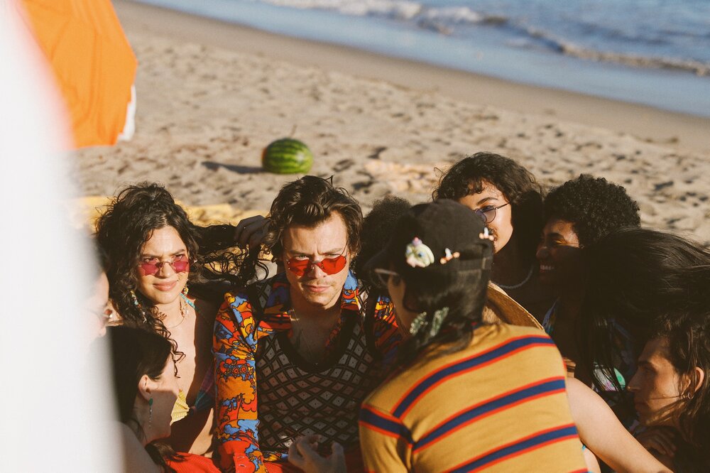 hsdaily's tweet photo. Harry on set for the #WatermelonSugar Music Video, by Keith Bennet. https://t.co/f6j7EidDzr