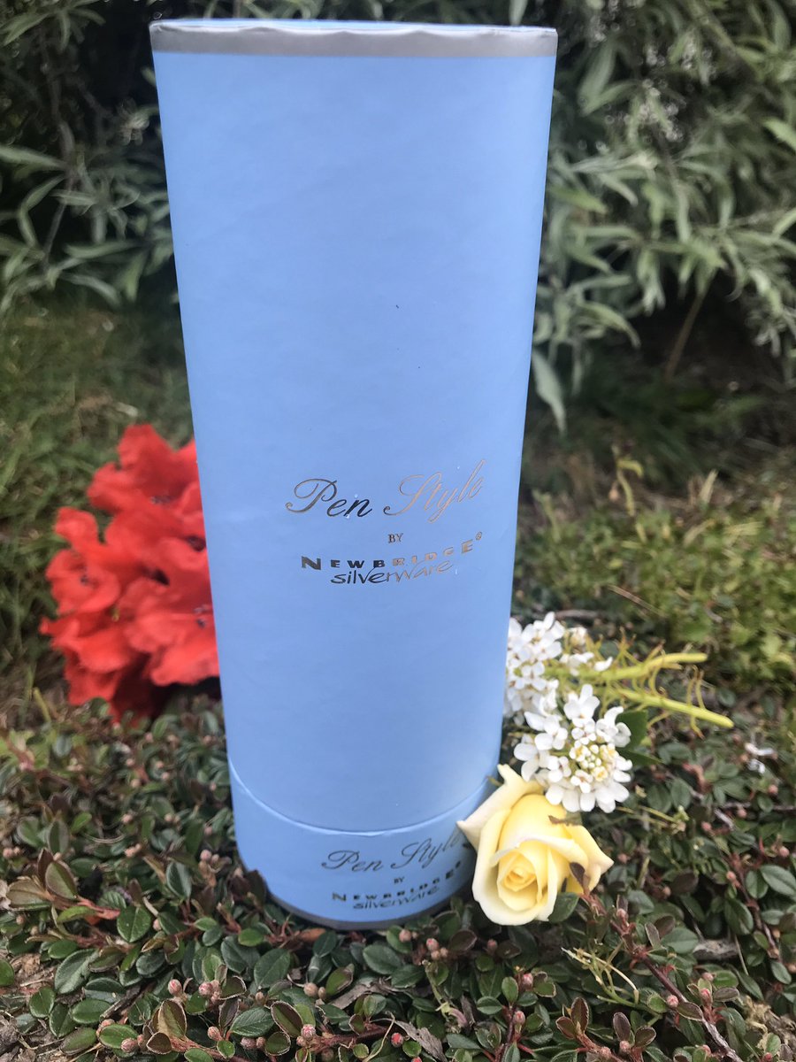 eating_ideas's tweet photo. It’s #GIVEAWAY time!⁣
To #WIN this beautiful  #NewbridgeSilverware pen, follow Eating Ideas, RT, &amp; tag someone who would love this prize. ⁣
For more chances go to https://t.co/mdH7mNFUlF and @eating_ideas on Insta. 
The winner will be selected on Friday 29 May⁣! 😎#gifted https://t.co/UhFRB2pOSa