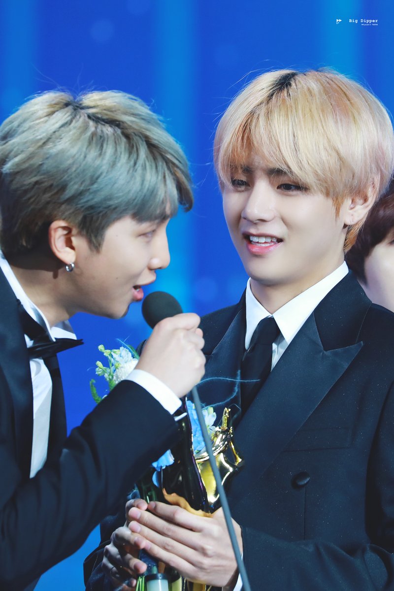BigDipper_bts's tweet photo. HD 190105 #김태형 #뷔 #방탄소년단 #V #taehyung #김남준 #RM #BTS @BTS_twt https://t.co/iH9EPeN5F9