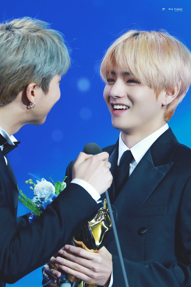 BigDipper_bts's tweet photo. HD 190105 #김태형 #뷔 #방탄소년단 #V #taehyung #김남준 #RM #BTS @BTS_twt https://t.co/iH9EPeN5F9