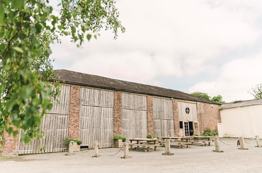 Ready and waiting for when the time is right 🥂

The old coach house now used as our traditional Rustic Barn still has many original features with thick oak beams and exposed brickwork.

➡️ To see more bit.ly/2MnfQE6