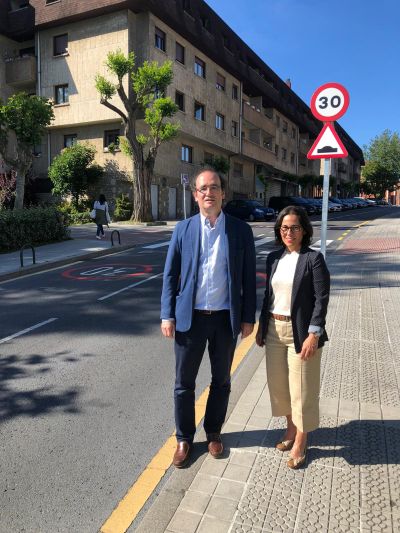 GetxoUdala's tweet photo. Hiri-bilbe ia osoan zirkulazio-abiaduraren muga 30 km/h-ko izango duten zonak ezartzeko izapideak hasi dira.  Oinezko, txirrindulari eta, oro har,  mugikortasun pertsonaleko ibilgailuentzako espazioak handitzeko premia larria dago 👇https://t.co/JJtAtg8FxO #HMIP #GetxoBiziEzazu https://t.co/noyI1rHOmV