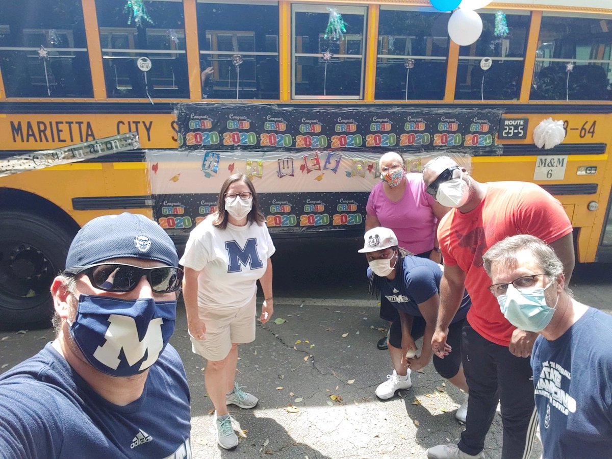 lyonsdenfamily's tweet photo. This is how we roll! 🚌 🎓🎉
@MariettaGAhs @MariettaCitySch 
@LawsonMHS @sonnyharding #mariettacelebratesourseniors https://t.co/I10a6UBOak