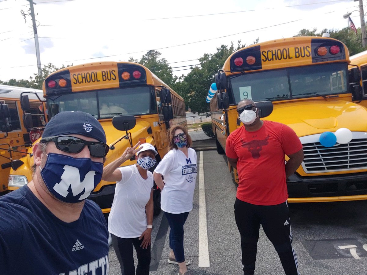 lyonsdenfamily's tweet photo. This is how we roll! 🚌 🎓🎉
@MariettaGAhs @MariettaCitySch 
@LawsonMHS @sonnyharding #mariettacelebratesourseniors https://t.co/I10a6UBOak