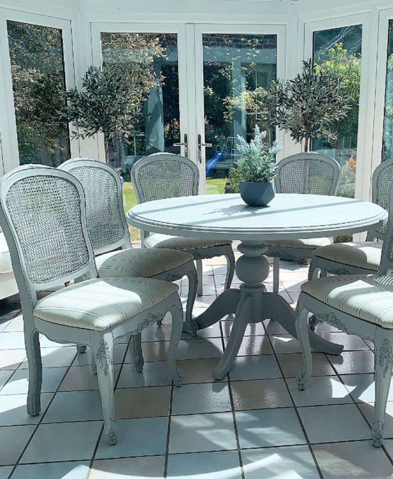 ProvenSalle's tweet photo. Fresh out of the workshop is this truly unique French Country style round dining table with six rattan-back chairs. Available to purchase online with FREE UK delivery 🚚). Happy Monday, all! 👌#diningset #diningtable #rounddiningtable #rattanchairs https://t.co/wJyYoNqsJm