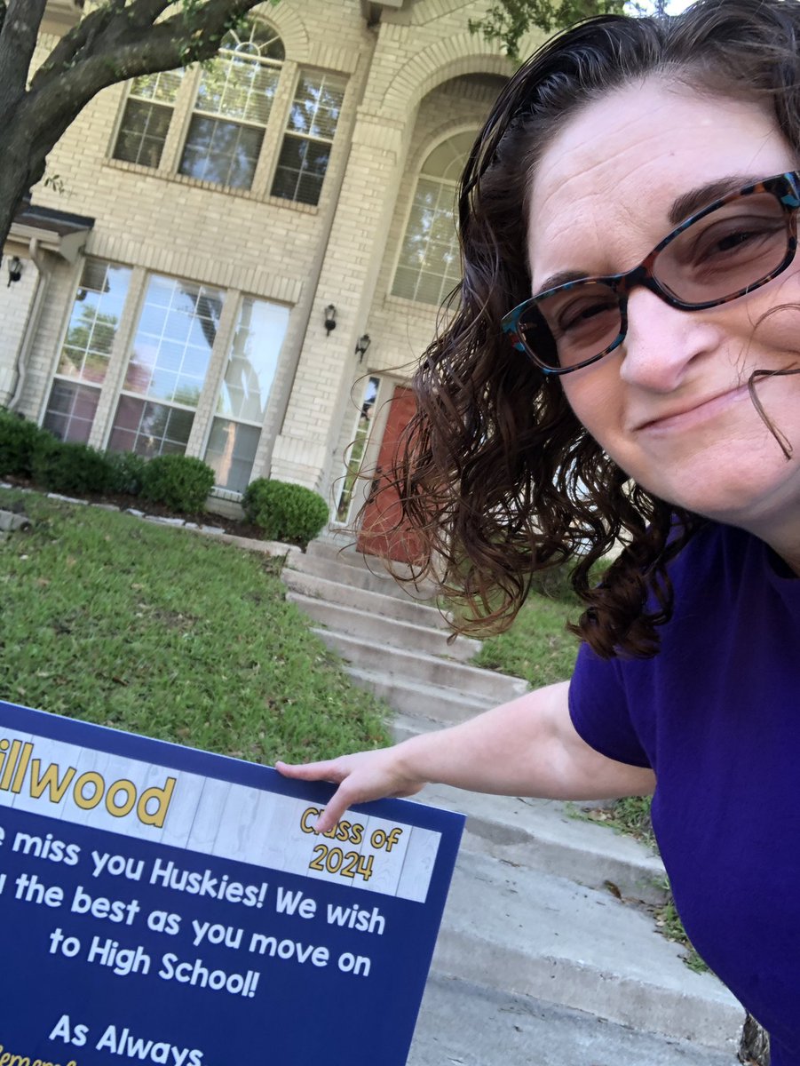 Koolkolors's tweet photo. Delivering signs to the 8th graders #HMSCLASSOF2024 https://t.co/xjQmRr56C6