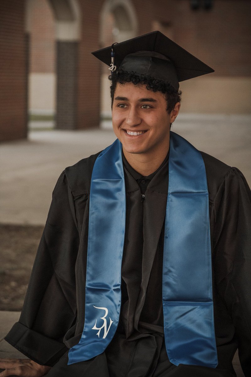 SethandPatesMOM's tweet photo. @wfaa Seth Harris Byron Nelson High School 👨‍🎓 https://t.co/KfZT8dex88