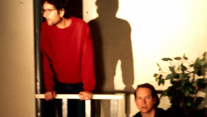 Under_Radar_Mag's tweet photo. No Age (@NoAgeLA) have shared their latest single “Head Sport Full Face,” from their forthcoming album "Goons Be Gone," out June 5 via @dragcityrecords. It was shared via a video for the new song. #NoAge #GoonsBeGone #HeadSportFullFace
https://t.co/jt5xY5LFpI https://t.co/FxHYUrfrID