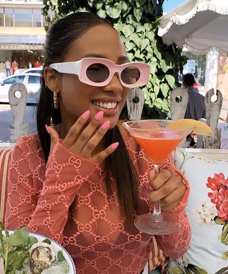 Super stylish glasses Available in pink and black Price: #3500Pls send a Dm to order We deliver within Lagos for now!!!PLS HELP RT