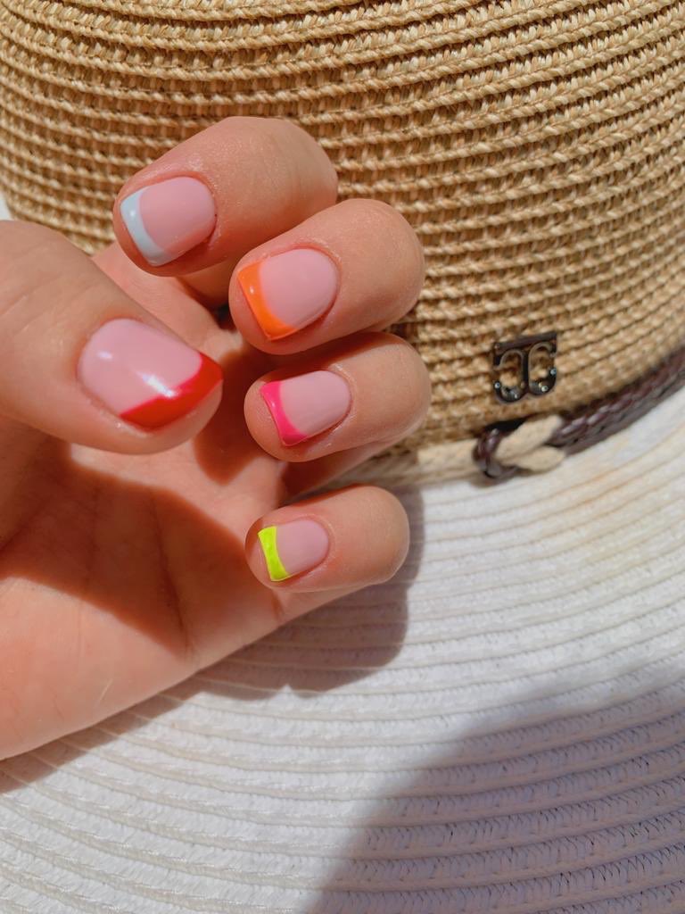 rodzsua's tweet photo. ¡Hola chicas! ✨ Hace un año comencé mi negocio como manicurista. Aquí fotos de varios de mis trabajos. Me pueden encontrar en IG: thenailbox_ Les agradecería un simple RT, aquí a la orden. Pueden DM para citas si están interesadas. Caguas, PR 📍 https://t.co/ZO2gcLWPBs