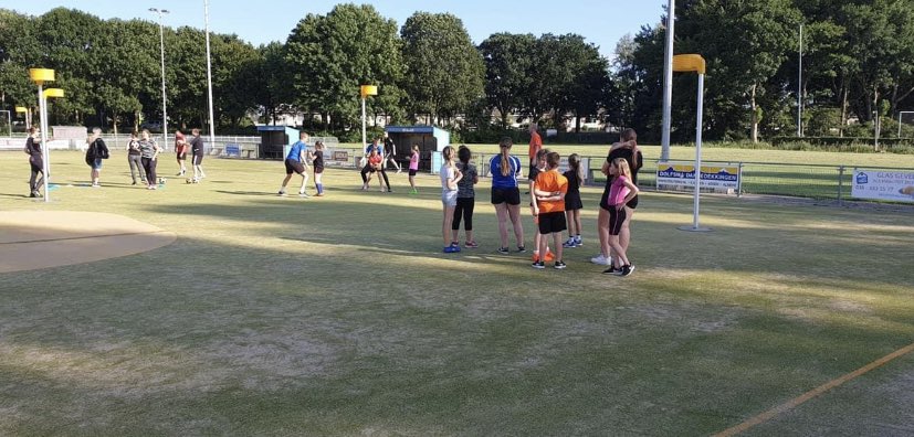 Dit jaar helaas geen schoolkorfbal, maar lijkt korfballen jou ook leuk? Kom gratis meetrainen. Laat het ons wel even weten.
Kijk voor meer informatie op: facebook.com/27519025250752…