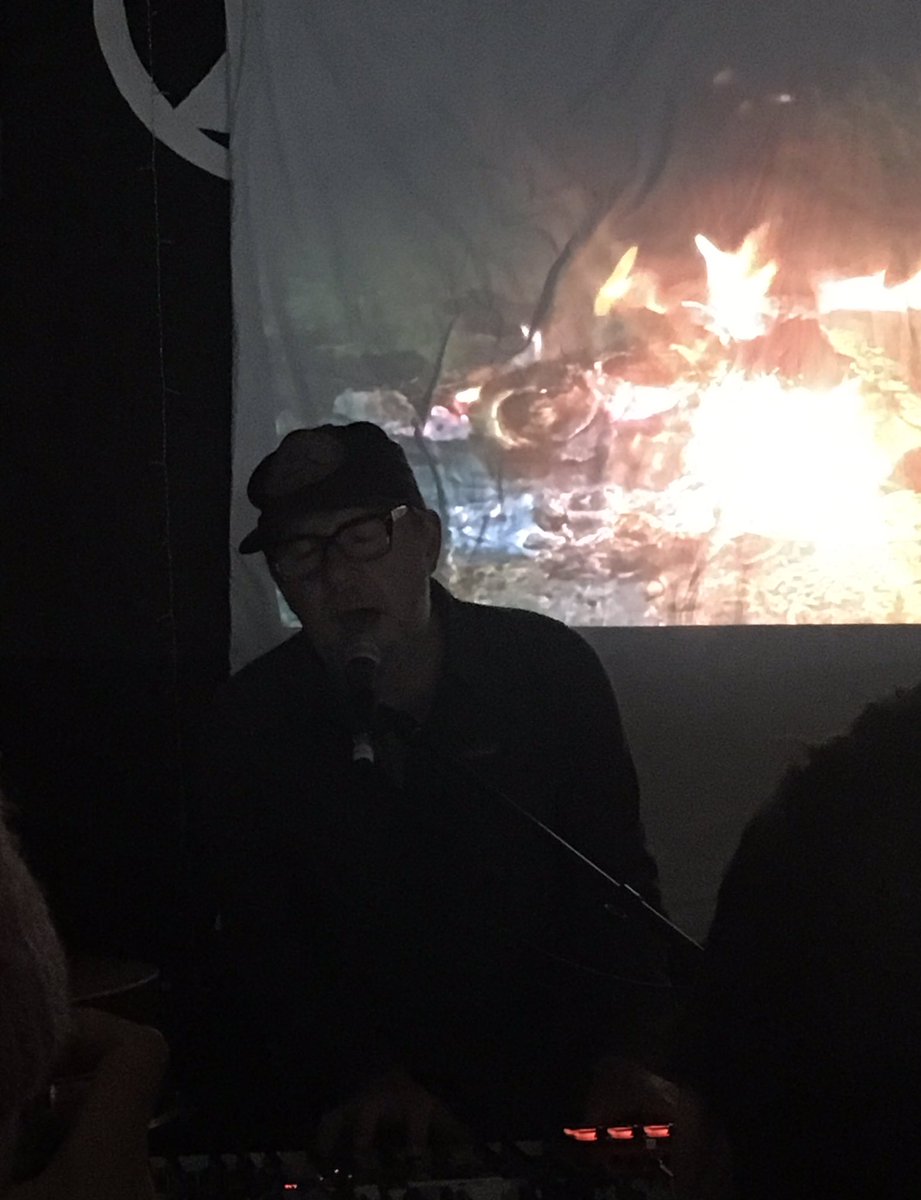 jellycat72's tweet photo. @jasonlytle making us all cry on @isleofeigg at last year’s @LostMap #howlinfling festival.  #TimsTwitterListeningParty https://t.co/DC5Y5FJFQc
