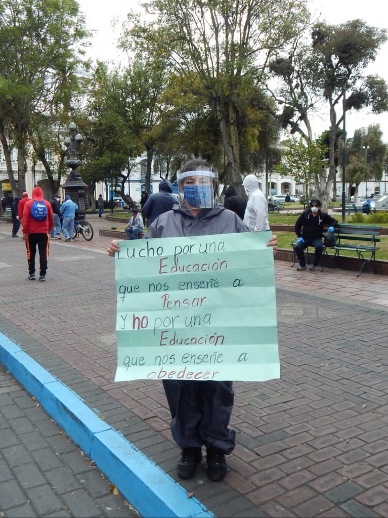RiobambaProgre1's tweet photo. #Riobamba protesta contra las políticas neoliberales del gobierno! #TuLeyNoEsHumanitaria #NoAlRecorte #FueraFMI #NoAlRecortePresupuestario #SosEcuador #RiobambaProgresista @LaPrensaInforma @andesdiario @ElEspectadorCh1 @DiariodeRio @TCanal13 @ecuavision29 @radiohola989 @wambraEc https://t.co/d4yqGRcgXf