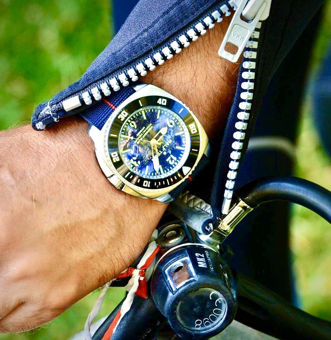 nelsonpancia's tweet photo. L’été arrive ... bientôt mer et soleil avec ma @RALF_TECH  au poignet 🇫🇷💪 And a great sunset over my watch 💥  #watchaddict #montres #ralftech #ralftechwatch #watchnerd #ralftech_official #watchaddict #lifestyle #menstyle  #WRV #chronographe https://t.co/GdVYZ2Vplz
