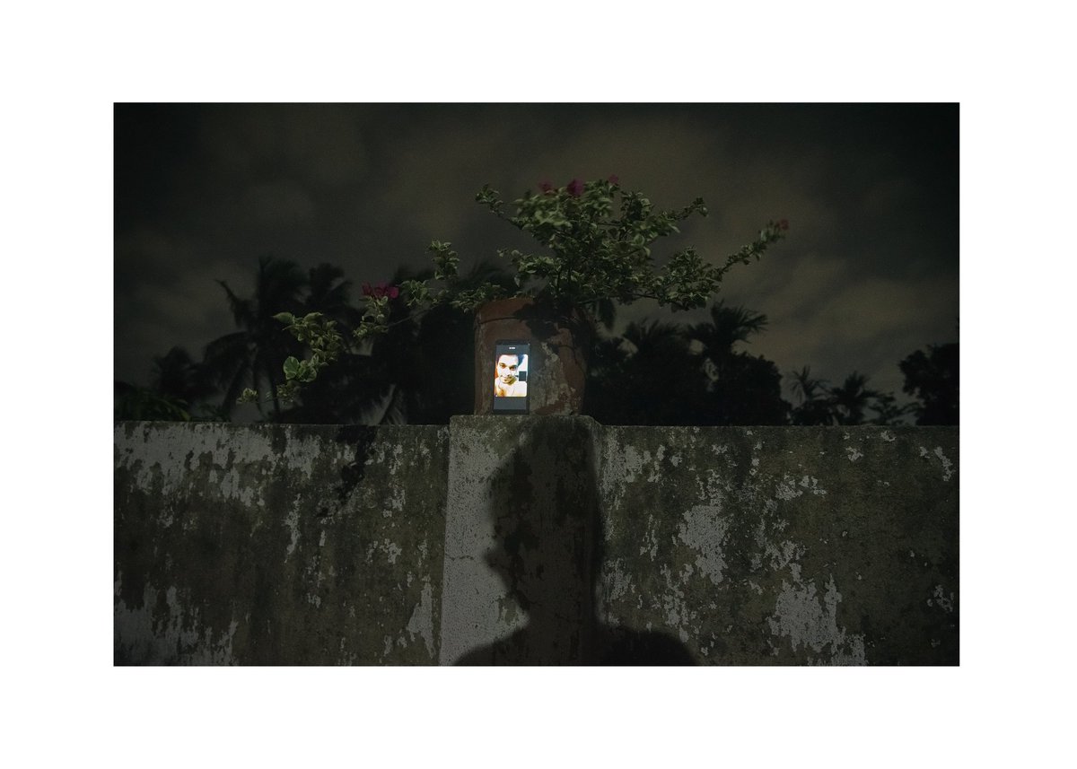 Paro_sees's tweet photo. A quarantine love.
#longing #quarantinedays https://t.co/DO5G41cO1d
