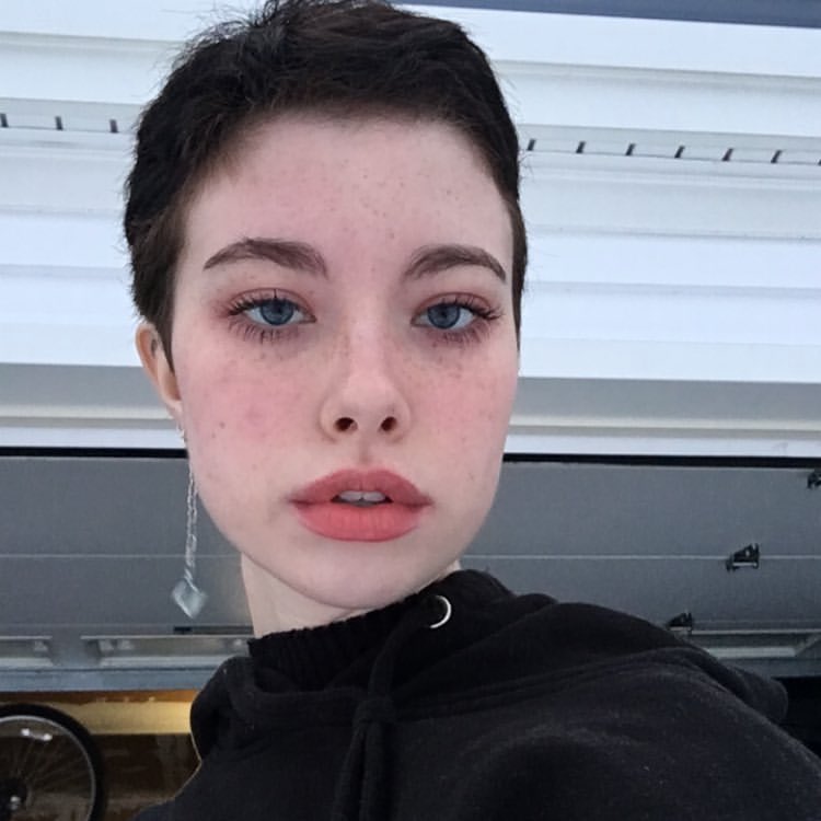 gnaruth's tweet photo. yall do know this is the same person right???? (love her btw)
@contrachloe https://t.co/aZUdZaYluu