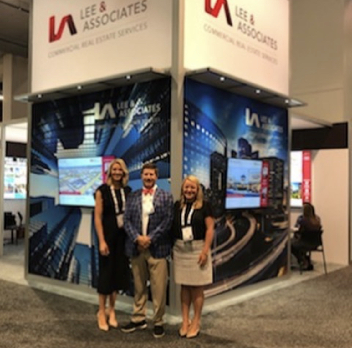 LeeAssociatesRE's tweet image. In honor of what would have been happening this week at #ICSCRECon, here are a few throwback photos from last year&apos;s event. We hope all of you are staying healthy and safe in these uncertain times. 

#CRE #Retail #ICSC #RECon #LeeAssociates