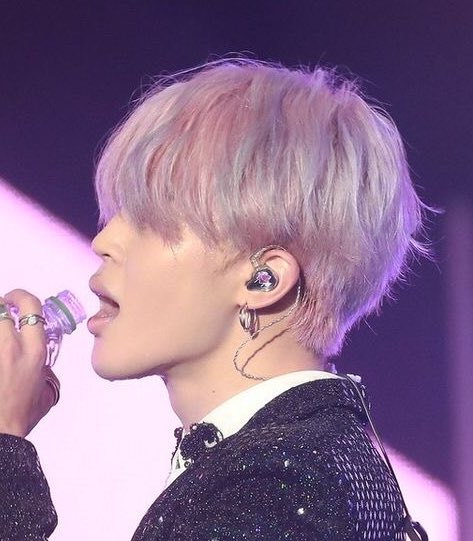 Jimin& #39;s perfect jawline and neck appreciation ♡ - A thread..