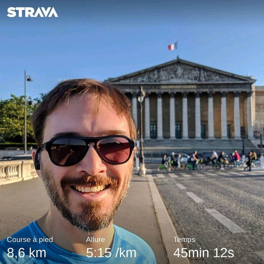 juliendurand's tweet photo. Course à pieds nus, touristique, en soirée 👣🇫🇷🏛️ https://t.co/yBCP0W4eT1 https://t.co/pGywm7EujB