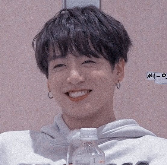 014Dianita's tweet photo. Dejen de criticarlo, él es un ser humano y tiene derecho a divertirse, además de que él fue cuando aún no daban el código rojo allá  en Corea y estoy segura de que el 90% de ustedes han salido cuando su gobierno ya les había dado las órdenes de no salir #JungkookWeLoveYou https://t.co/zij1E3Po6I