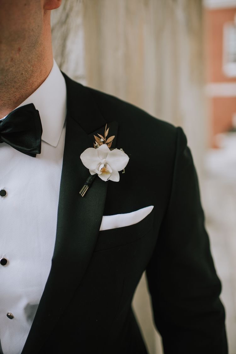 Choose one: boutonniere