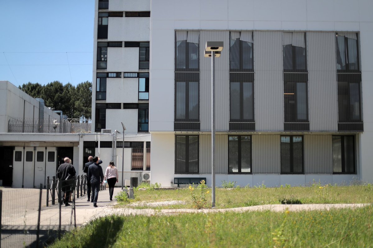 n_delattre's tweet photo. ⚖️Accompagnée de @sudouest, je visite, au nom du @Senat, la maison d’arrêt de Gradignan. Une gestion #COVID19 satisfaisante grâce à un personnel investi. Une reprise en douceur des parloirs mais bcp de ? en suspens si l’urgence sanitaire perdure,notamment sur les moyens humains. https://t.co/YaDuIaFtV3