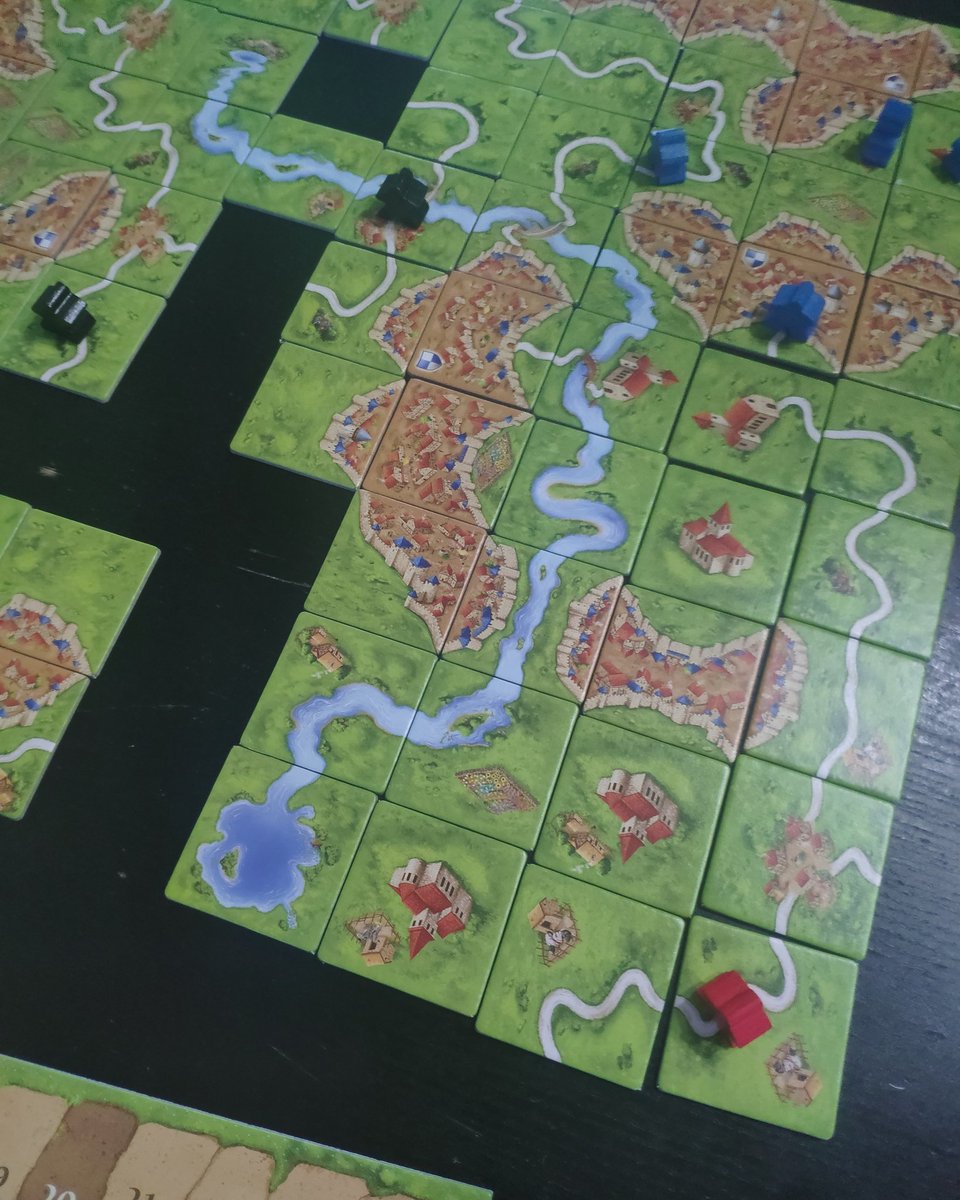 DesvanC's tweet photo. Hoy toca otro clásico. Carcassonne con la expansiones del abad y el río #carcassonne #juegosdemesa #boardgames #losetas #juegoclasico #devir #meeples https://t.co/txq2eFb03Y