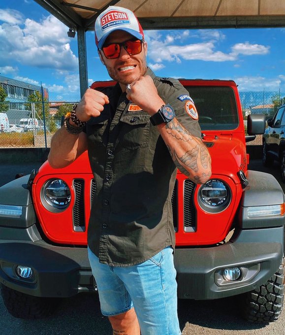 Witch one Wrangler Rubicon or Mercedes AMG-G63 ? 😍🔥  #JeepWrangler https://t.co/ZsrxhBh6vV<a href="/tag/jeepwrangler"class="tags"><span>#jeepwrangler</span></a>