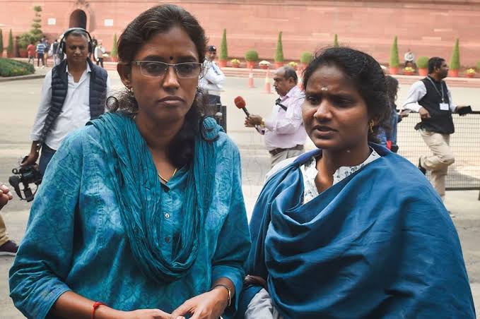 RamyaHaridasMP's tweet photo. I strongly condemn @karunagarajan for using unethical words charging my colleague and @INCIndia MP @jothims.

She is a elected MP representing a constituency in Parliament.

Nagarajan should be arrested immediately

#I_Stand_With_Jothimani https://t.co/yFAXhvMQ81