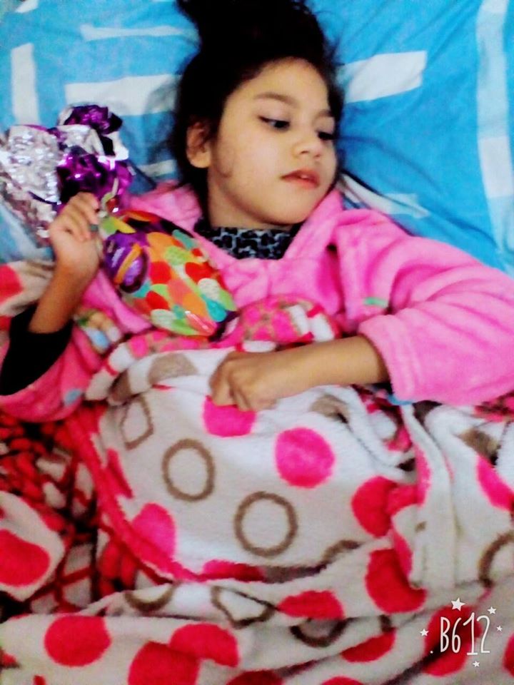 Ella es Natasha tiene 9 años,necesita un silla postural reclinable, mide 1,30  pesa 25 kilos,sus padres no pueden adquirirla porque no tienen,si alguien tiene alguna que no utulice agradecemos nos contacten al 376429022, adquirir una usada sale alrededor de 25000
se agradece  rt.