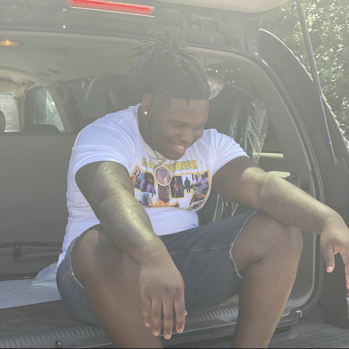 OUTTA THERE 👨🏾‍🎓💚💛 UTK 23 🍊 I REALLY DID IT 😭🙏🏾
#MG