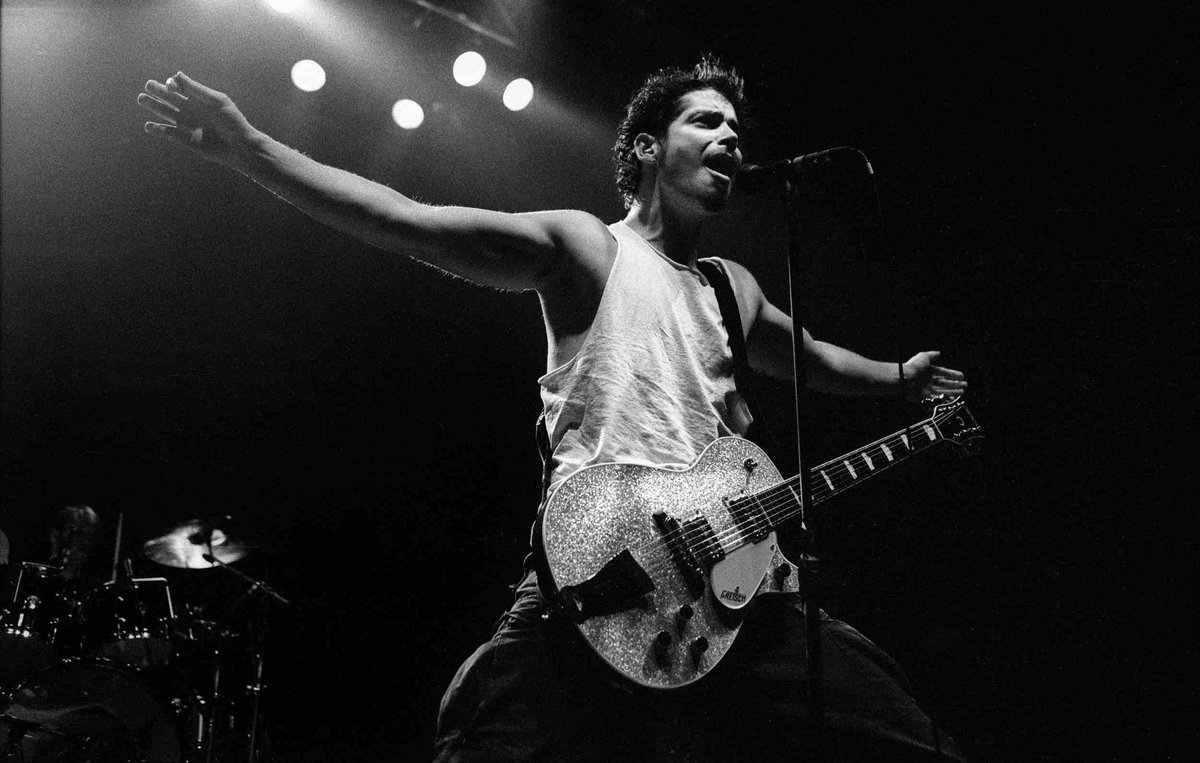 venenohill's tweet photo. 3 años sin @chriscornell, lo extrañan tanto como nosotros? #ChrisCornell https://t.co/A0qEpgCnrg
