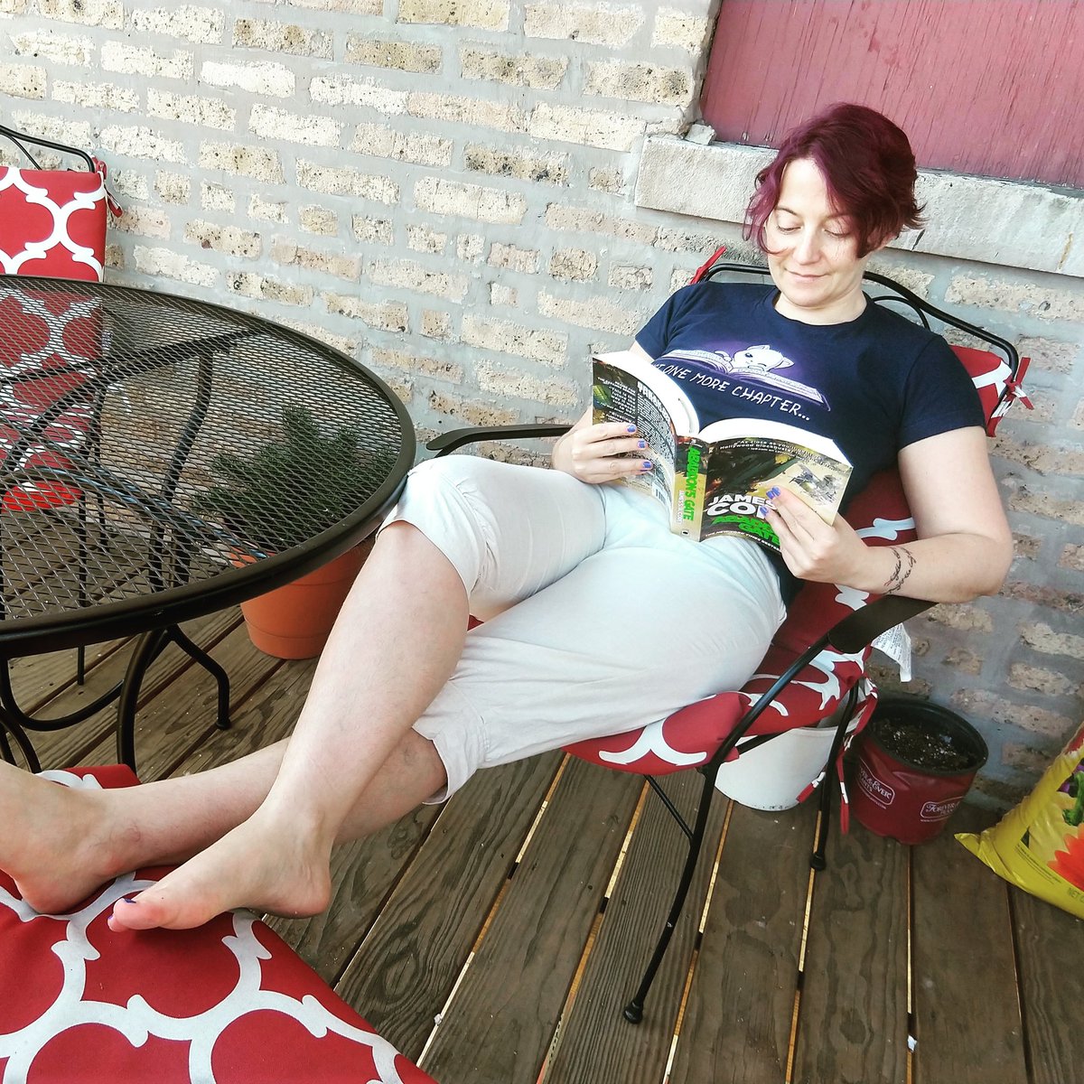 uncommoncos's tweet photo. Enjoying some springtime sun and rain on my deck in these linen pedal pushers! 😊
#memademay #myownpattern #memademay2020 #isewmyownclothes #sewistsofinstagram #handmadewardrobe #sewing https://t.co/e0v3KDWNqd