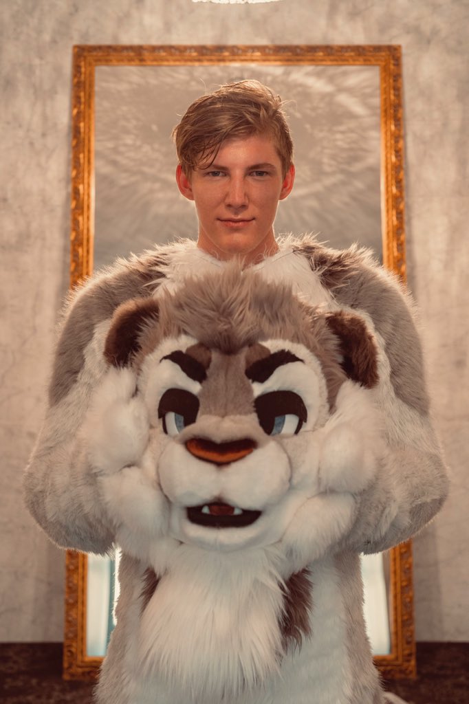 Suit and suiter ☯️

Cool shot by <a href="/ChatahSpots/">Ｍｉｇｏ💢🔜AFC🇺🇲,SK🇰🇷,Infurnity🇹🇼,Kemocon🇯🇵</a> 📸🐱