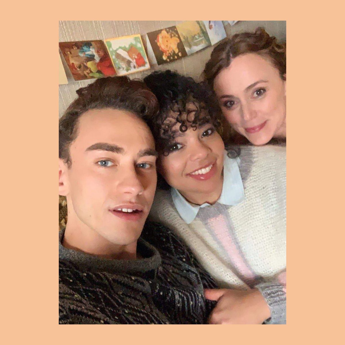 MariaSa21016180's tweet image. @keeleuHaweslove. Que tengan un lindo dia. Miss Keeley Hawes es Valerie Trozer en Chicos de Red production y Estudio Canal. Te amo chica . #keeleyHawrslove #Redproduction #Estudiocanal.🧡🌼🌼🌼🍃🌼🍃🌼🍃🌼🍃🌼🍃