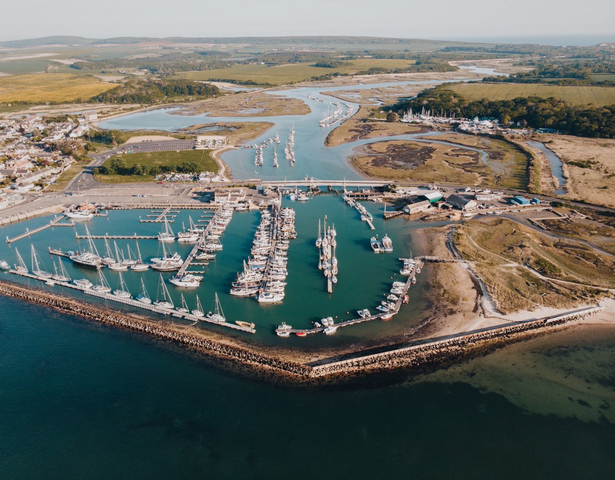 VisitIOW's tweet photo. A bird's eye view of #Yarmouth harbour! 🦅⛵
What's your favourite thing about this historic port town?
ℹ️ Find out more for the day you can visit the #IsleofWight again: https://t.co/tKLNFSo9r9
📸 laurencraven_
#TheIslandWillWait #SupportIOW #Changethedate https://t.co/6FkrAjNJzn
