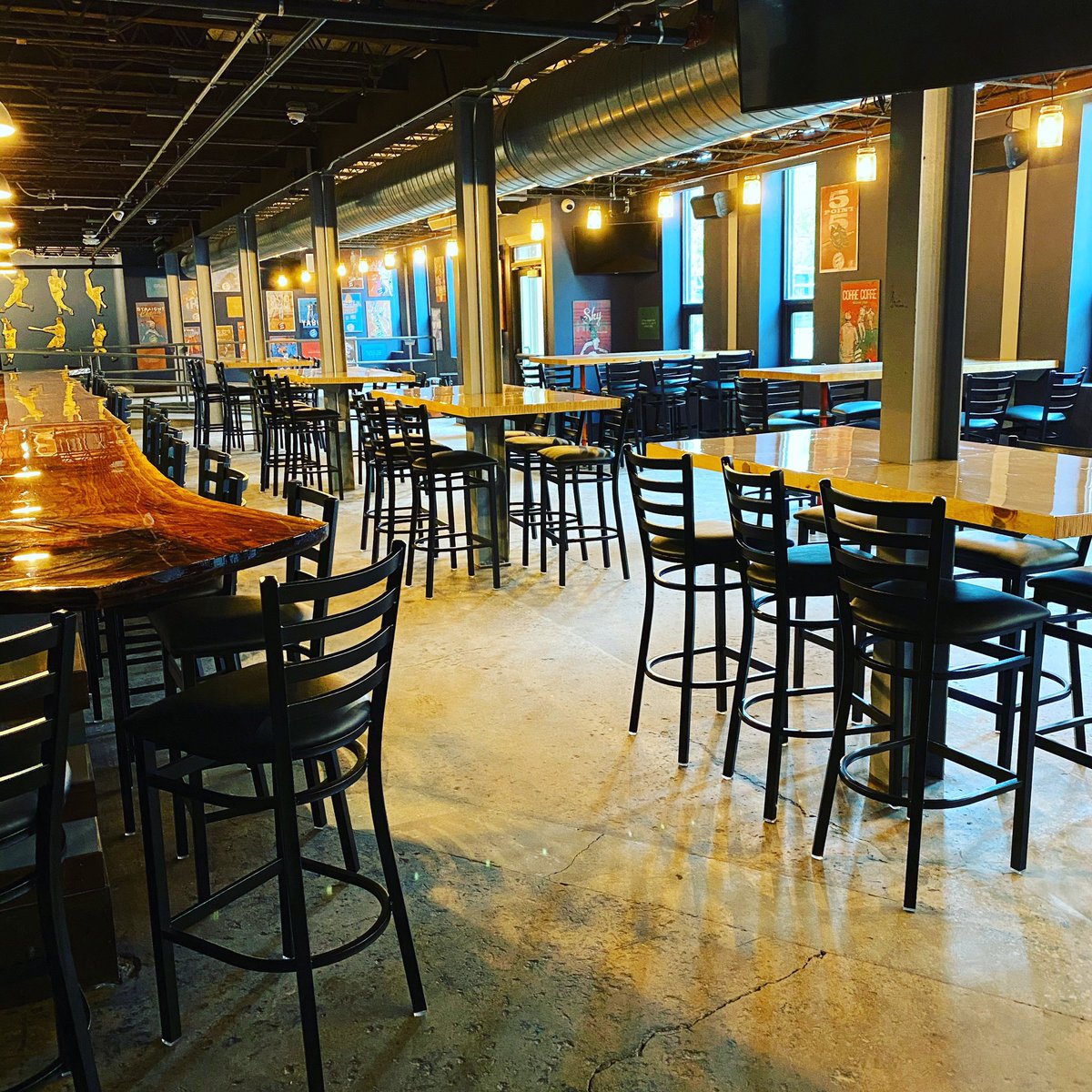 BrokenBatBrew's tweet photo. Missing one pretty important ingredient at the new taproom.. hopefully that changes sooner than later 🍻🤙🏻 https://t.co/VOzsG1DzX0