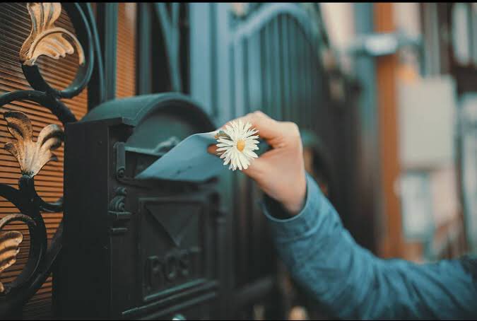 “Duamdır”
Seni sevmeme sebep olan olan Rabbim
seni benden daha çok sevsin.🕊