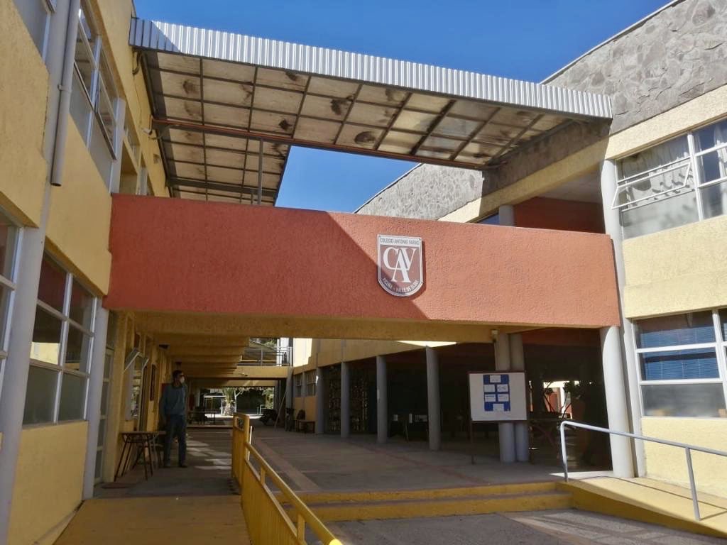MariobenavidesD's tweet photo. En #larutadelaeducacion hoy saludamos a toda la comunidad del colegio Bicentenario Antonio Varas ⁦@cav_varistas⁩  de la comuna de #Vicuña, con motivo del trigésimo octavo aniversario de existencia y aporte a la educación de la region. https://t.co/qz9H1vXSAz