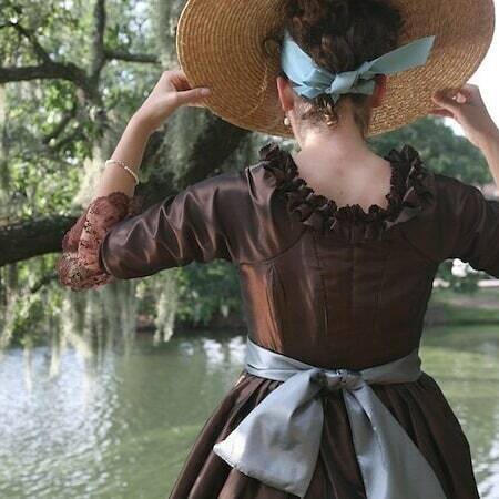 sspatterns's tweet image. Watching @fancystylesfabric&apos;s live show this morning got me thinking about 1770s-80s gowns and wishing I had an event to justify buying ridiculously gorgeous silks! 😅 I laugh at how many of us are in that livestream flailing and enabling. 😂 But, come… instagr.am/p/CAVtqEvAxTI/