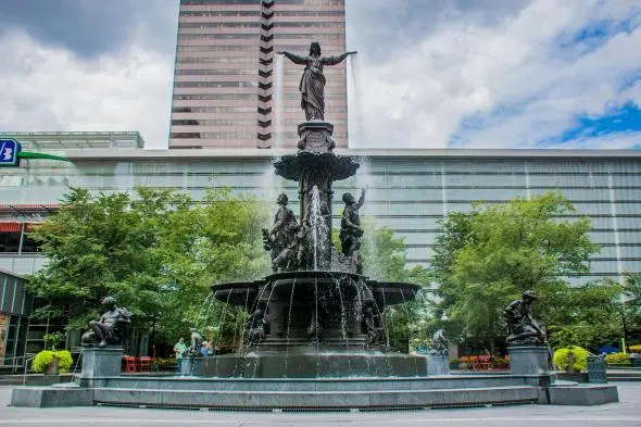 CincinnatiFutr's tweet photo. The first issue of Cincinnati Future hit inboxes tomorrow! We're excited to tell stories about local innovation and the people behind it. Sign up for our free weekly newsletter here: https://t.co/747wthSUZz. #CincyStartup #CincyTech #Cincinnati #EconDev #CincyRegion https://t.co/b1ROFQGXJr