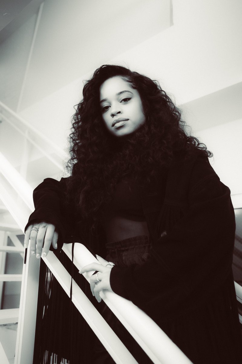 ellamai's tweet photo. follow my lead. https://t.co/bzbhXr0ECo