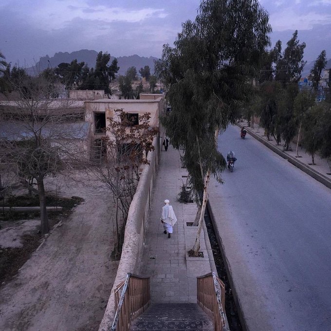 “Gitmek derdine bir kez düşen için artık kalmak da yaradır ..”