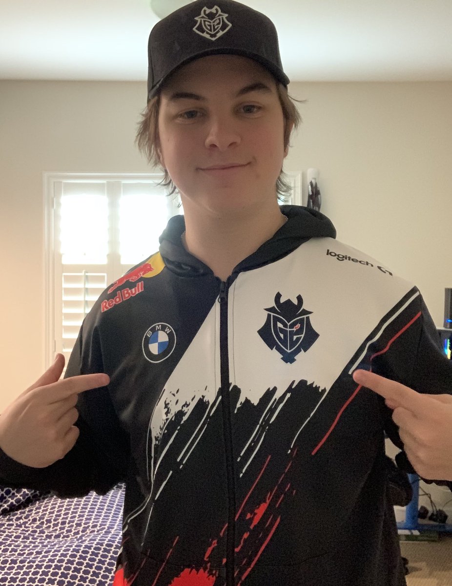 ChicagoRL's tweet image. Who doesn’t want free stuff? I’m giving away a Player Hoodie to one lucky fan! NA and EU only.

To enter:
 - Follow @Chicago_RL 
- Follow @G2Esports
- Like and retweet this post

The winner will be drawn on May 25th. Good luck!
