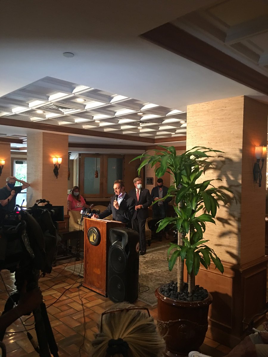 Cbaftl's tweet photo. Mayor Trantalis addressing the media on the reopening of businesses in FLL under Phase 1 https://t.co/YqScxkMhPA