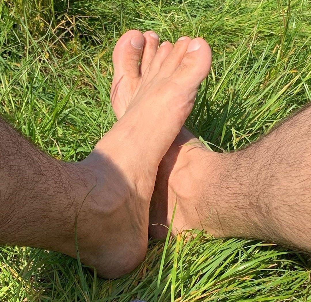 Mstr_mitchell's tweet photo. Monday's are for chilling and spending your hard earned cash! 

#cashmaster #fagmaster #payfag #cashking #alphafeet #manfeet #mensfeet https://t.co/padtkUNU4g