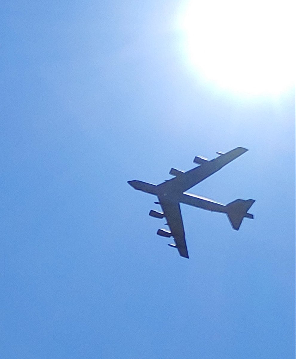 K_Em79's tweet photo. @TeamMinot Just saw you fly over Fargo!  Very cool! #AFSalute https://t.co/usx0HQm6xZ