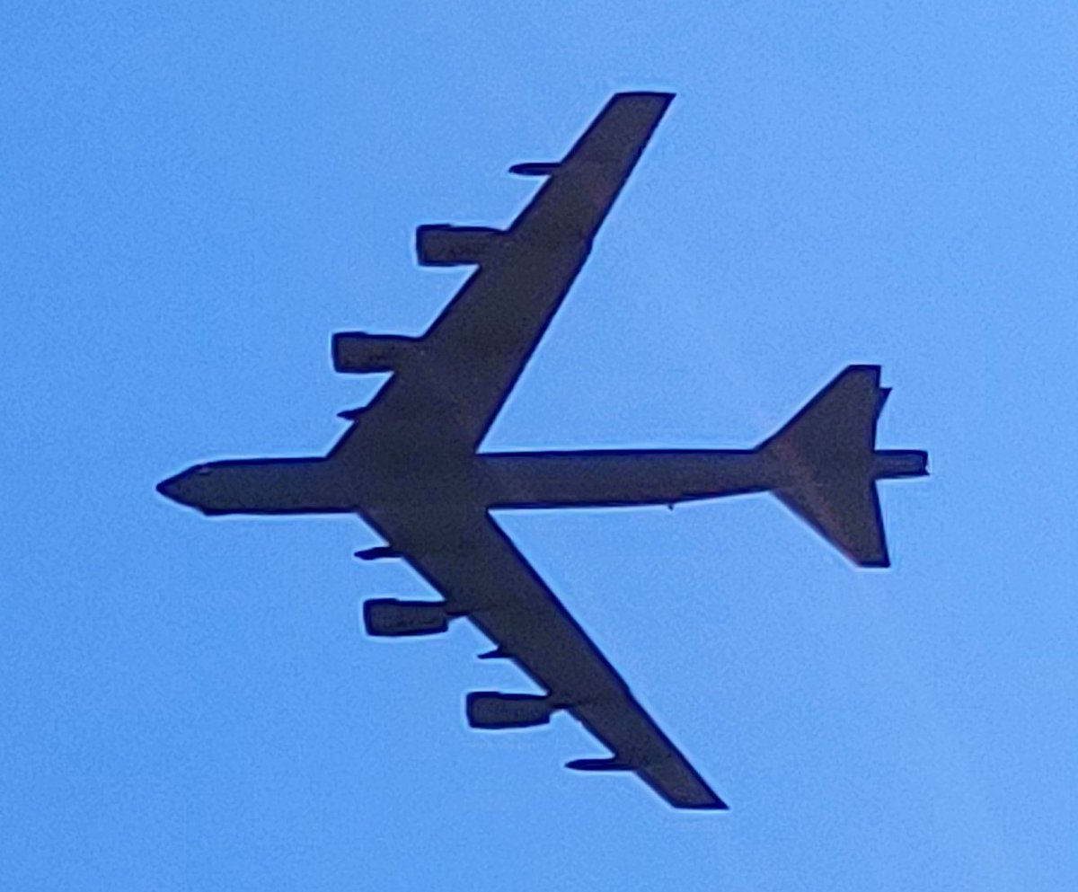 K_Em79's tweet photo. @TeamMinot Just saw you fly over Fargo!  Very cool! #AFSalute https://t.co/usx0HQm6xZ